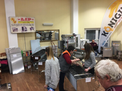 Pčelari, pčelarski stručnjaci i proizvođači pčelarske opreme iz Hrvatske i okruženja okupili se u Vinkovcima