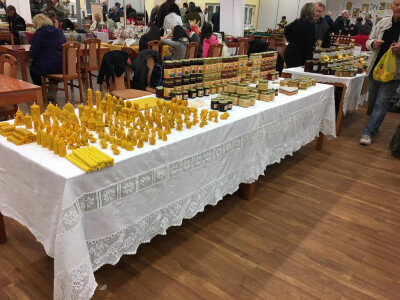 Pčelari, pčelarski stručnjaci i proizvođači pčelarske opreme iz Hrvatske i okruženja okupili se u Vinkovcima