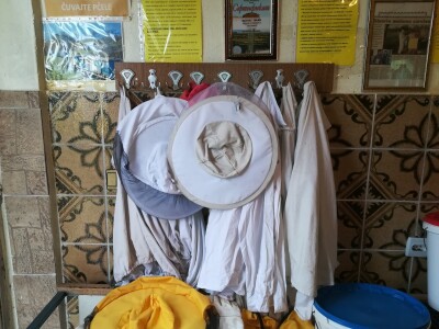 Pčelarski put Željka Ignjatića: Od sanduka za municiju do 200 košnica Pčelarski put Željka Ignjatića: Od sanduka za municiju do 200 košnica