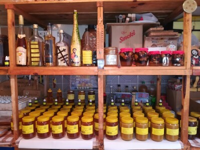 Pčelarski put Željka Ignjatića: Od sanduka za municiju do 200 košnica Pčelarski put Željka Ignjatića: Od sanduka za municiju do 200 košnica