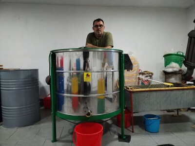 Pčelarstvo u srednjem Banatu - Radovan Radivojević