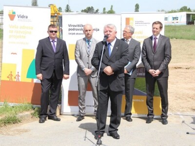 Perjanica ekonomije? Perjanica ekonomije?