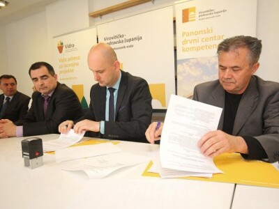 Potpisivanje ugovora o izgradnji Centra