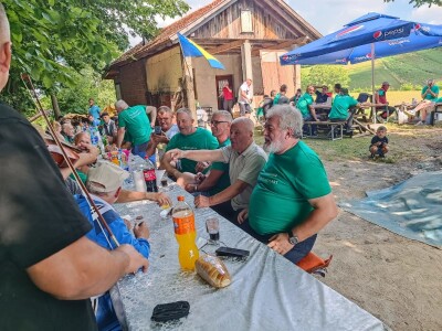 Penzioner Avdo, kosom starom četiri decenije, pobijedio na kosijadi Penzioner Avdo, kosom starom četiri decenije, pobijedio na kosijadi