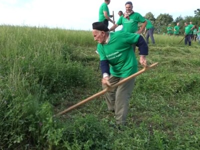 Penzioner Avdo, kosom starom četiri decenije, pobijedio na kosijadi Penzioner Avdo, kosom starom četiri decenije, pobijedio na kosijadi
