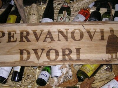 Pervanovi dvori u Kokorićima Pervanovi dvori u Kokorićima