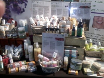 Kozmetika na bazi cvijeća i bilja