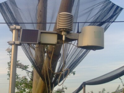 Meteo stanica u voćnjaku