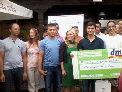 Pobjednik Ivan Veselić s Marijanom Petir i konkurentima