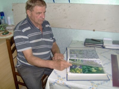 Franjo Palfi s katalogom ljekovitog bilja