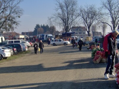 Većina kupaca dolazi automobilima