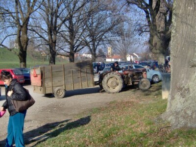 Samo rijetki s traktorom dovezu robu