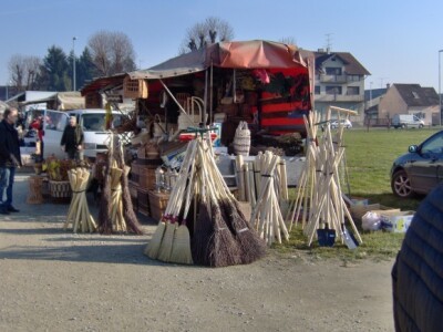 Kuhače i metle iz kućne radinosti su još uvijek zakon