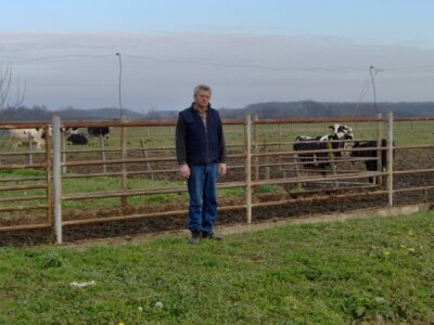 Zlatko Panić uz ograđeni dio farme