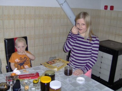 I Luka i Inga znaju da je zdravo jesti med