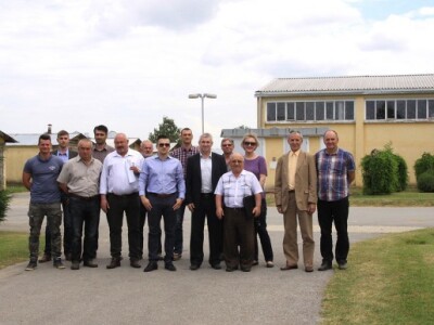 Nakon održanog sastanka u prostorijama Virovitičko-podravske županije, mađarsko izaslanstvo se, zajedno s domaćinima, uputilo u obilazak proizvodnih parcela tvrtke Spider Grupa d.o.o. Pitomača