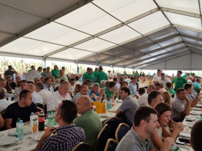 Pioneer Hi-Bred SRB šator