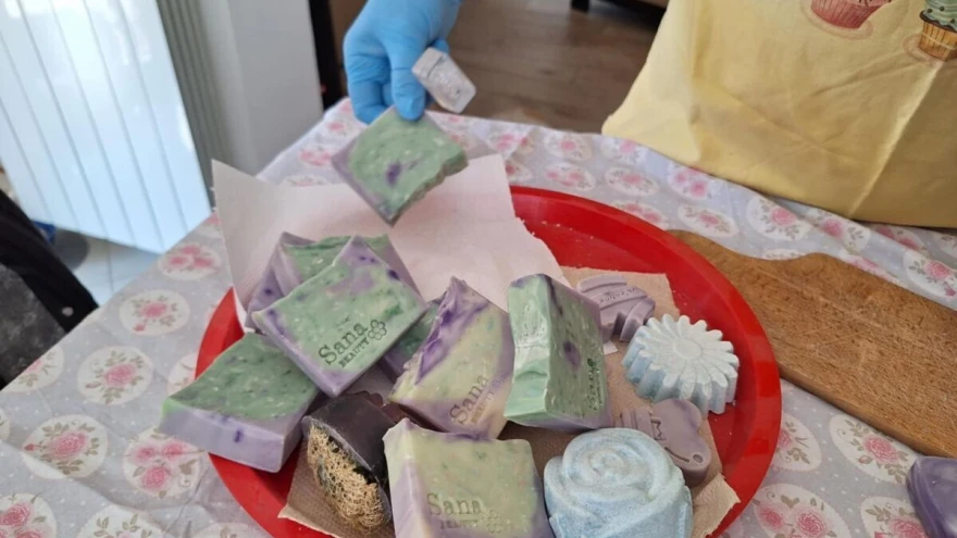 Daliborka pravi sapune, meleme, micelarne vode