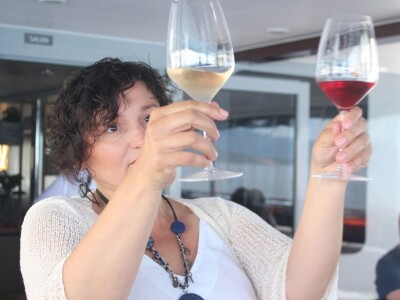 Pjenušavi doručak na brodu