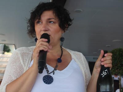 Pjenušavi doručak na brodu