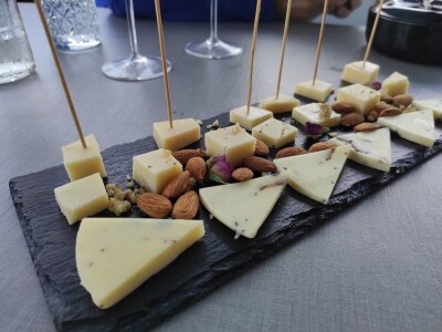 Pjenušavi doručak na brodu