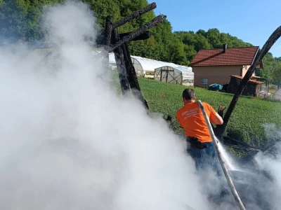 Plamen zaprijetio i štali sa životnjama