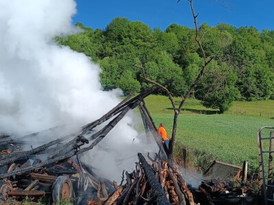 Plamen zaprijetio i štali sa životnjama Plamen zaprijetio i štali sa životnjama