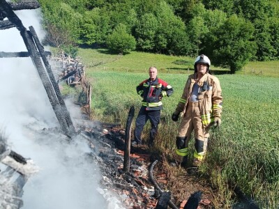 Plamen zaprijetio i štali sa životnjama Plamen zaprijetio i štali sa životnjama
