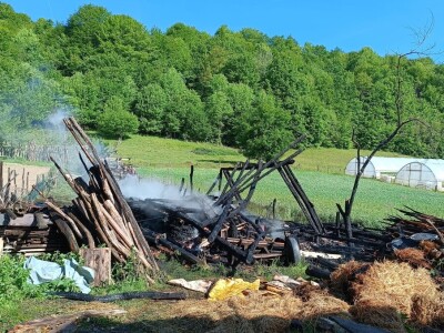 Plamen zaprijetio i štali sa životnjama Plamen zaprijetio i štali sa životnjama
