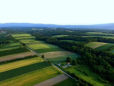 Plodna polja Zlatne doline snimljena dronom
