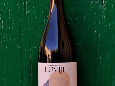 Pobjednik Pošip 2021. hvarske obiteljske vinarije Luviji