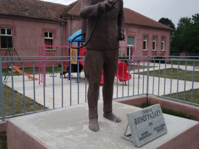 Podignut spomenik vinogradaru
