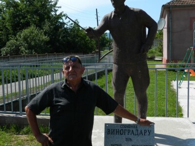 Podignut spomenik vinogradaru