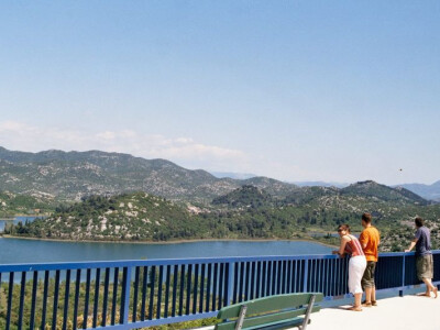 Krasan pogled na Baćinska jezera s Turističke jadranske magistrale u zaleđu Ploćča i ušća Neretve