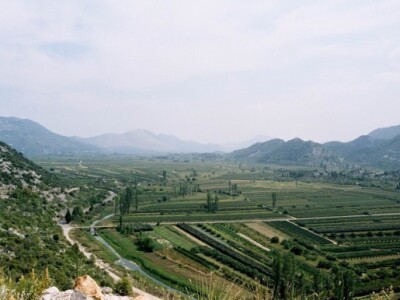 Pogled na obrađeno krško Vrgoračko-neretvansko polje