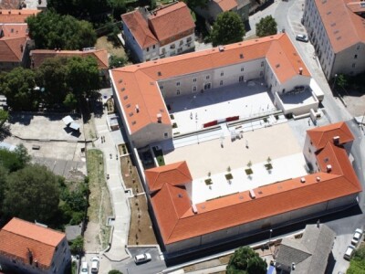 Novoizgrađeni Alkarski dvori u Sinju, reprezentativni objekt ne samo u Splitsko-dalmatinskoj županiji Novoizgrađeni Alkarski dvori u Sinju, reprezentativni objekt ne samo u Splitsko-dalmatinskoj županiji