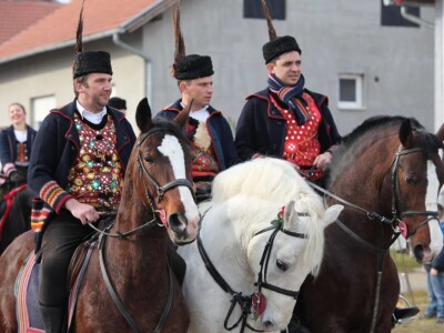 Pokladno jahanje u Tenji
