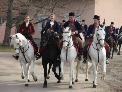 Pokladno jahanje u Tenji