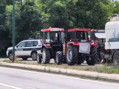 Policija zaustavila kolone traktora na putevima prema Sarajevu