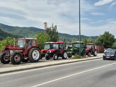 Policija zaustavila kolone traktora na putevima prema Sarajevu