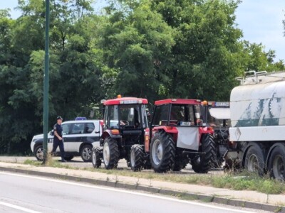 Policija zaustavila kolone traktora na putevima prema Sarajevu
