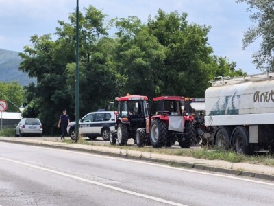 Policija zaustavila kolone traktora na putevima prema Sarajevu