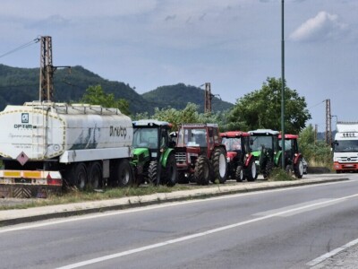 Policija zaustavila kolone traktora na putevima prema Sarajevu