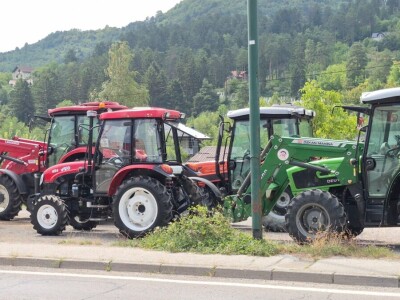 Policija zaustavila kolone traktora na putevima prema Sarajevu