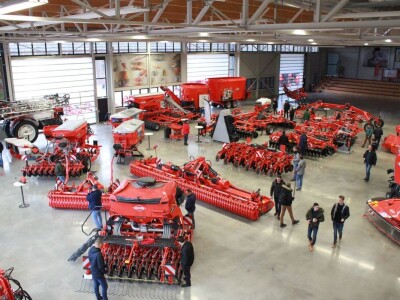 Poljo-nova putovanje DEUTZ-FAHR i KUHN tvornici