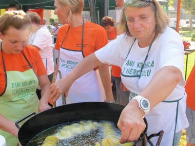 Simbolički početak sezone vađenje krumpira