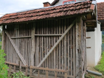 Pomoćni poljoprivredni objekti prepušteni zubu vremena