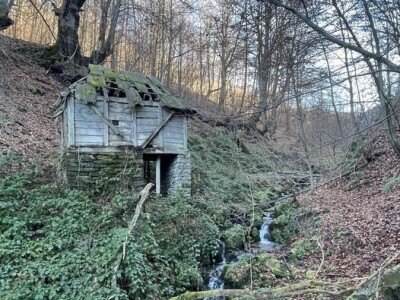 Pomoćni poljoprivredni objekti prepušteni zubu vremena Pomoćni poljoprivredni objekti prepušteni zubu vremena