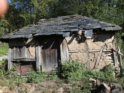 Pomoćni poljoprivredni objekti prepušteni zubu vremena