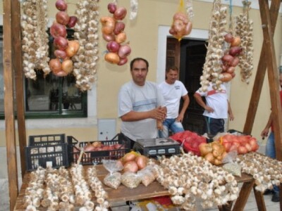 Najčešća prodaja dalmatinskog češnjaka na štandovima